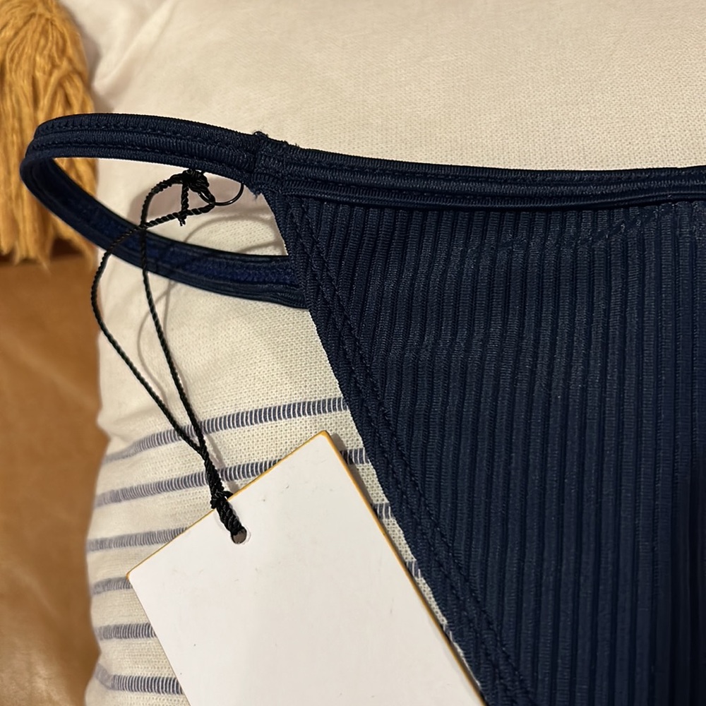 Revolve x Lovewave navy blue ribbed Angie bikini bottoms NWT, size large - Picture 3 of 12